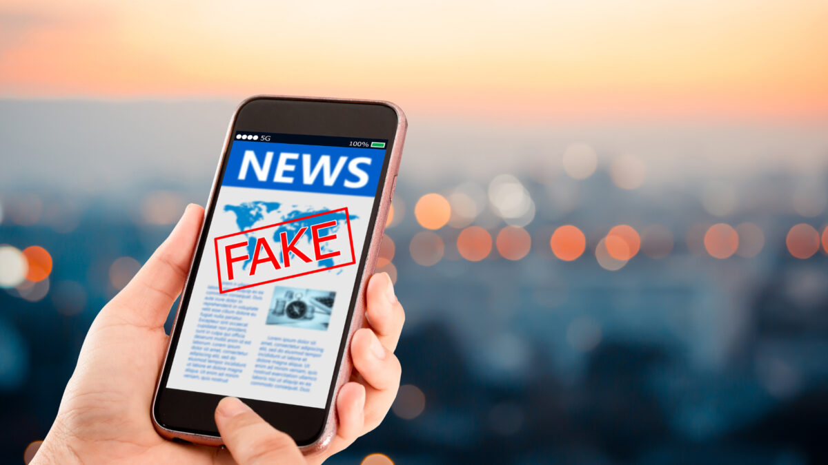 EU nimmt Kampf gegen Fake News und Hassrede auf