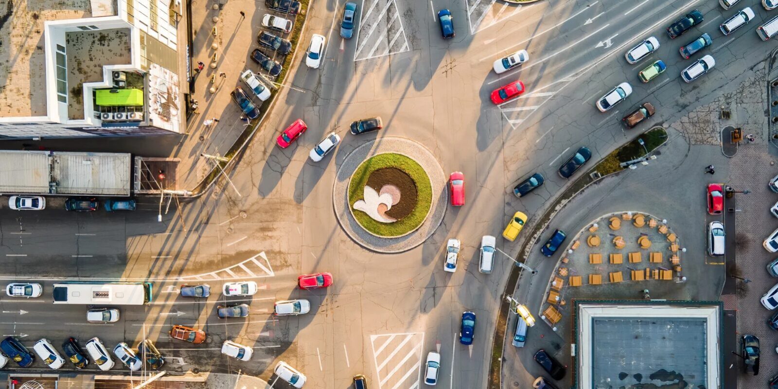 Wie viel Meter vor und hinter einer Kreuzung dürfen Sie nicht parken? Wichtige Regeln und Hinweise