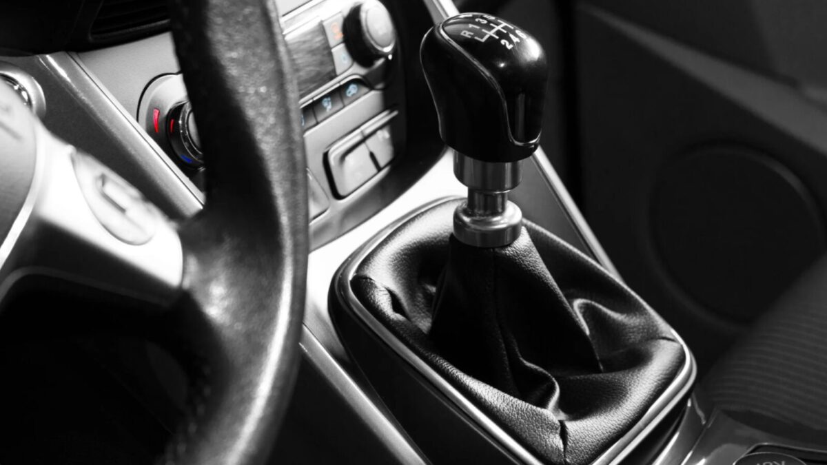 Sie fahren ein Kraftfahrzeug mit manuellem Schaltgetriebe – Welche Fahrweise spart Kraftstoff und schont die Umwelt?