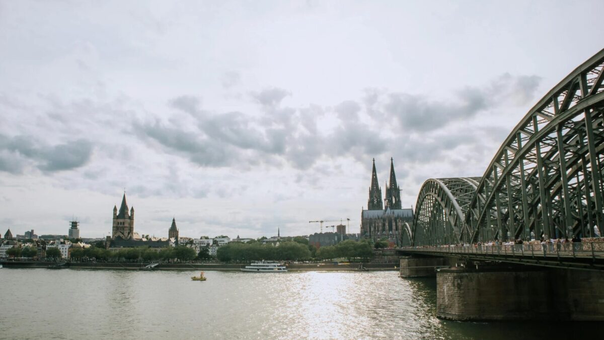 Wie viele Feiertage hat NRW Infos zu Feiertagen in Nordrhein-Westfalen 2025, 2026 und 2027