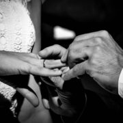 Wie alt war Priscilla Presley als sie geheiratet hat